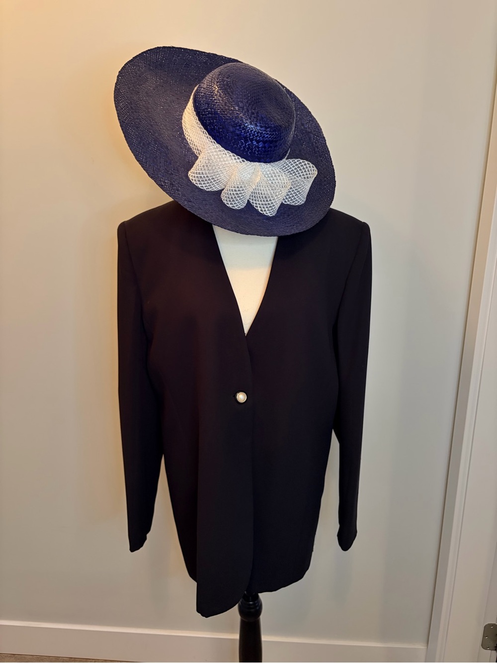 Vintage 80’s Navy Suit & Hat set from Nygard. Size 12